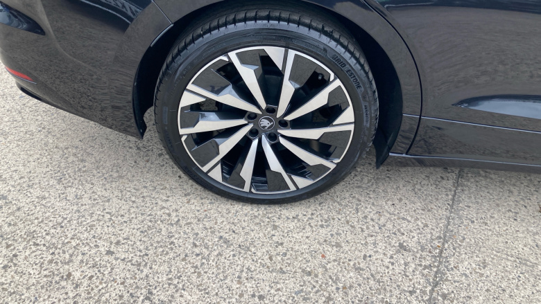 Skoda Enyaq 210kW 85x Sportline 82kWh 4x4 5dr Auto Electric 